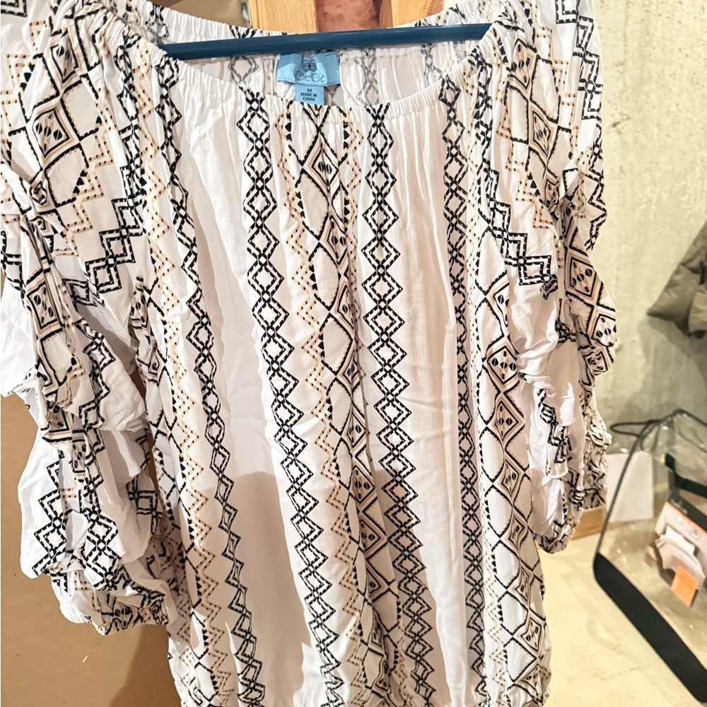Patterned White and Black Women's Top